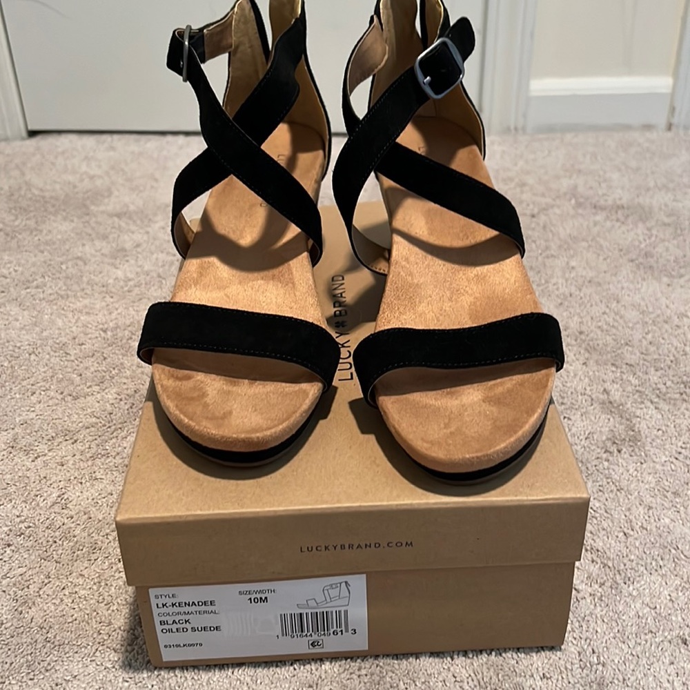 Lucky Brand New sandals size 10 - never worn